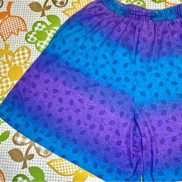 Vintage 80s purple & blue abstract ombré high waisted shorts 🌀 - Picture 9 of 13